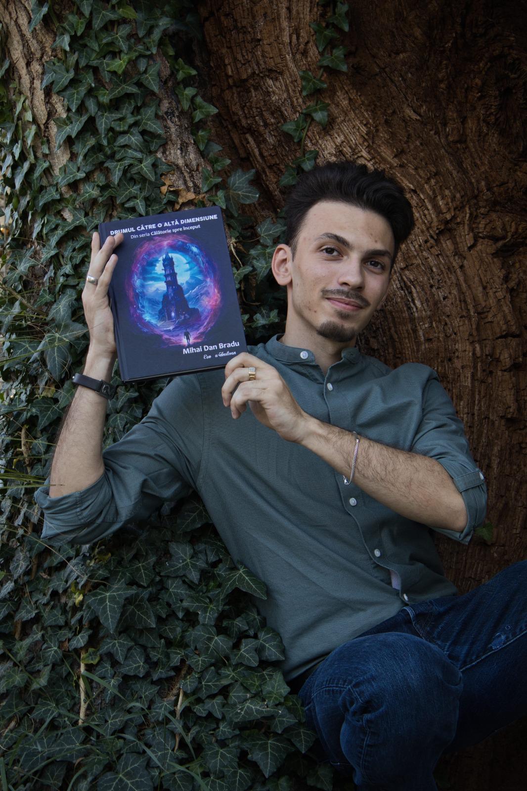 Prietenul mâncăcios care salvează eroul în fiecare capitol